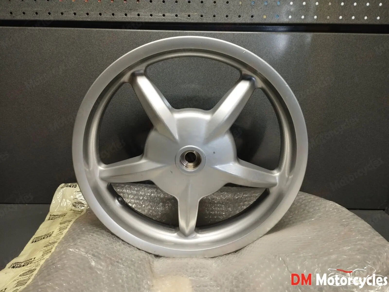 Piaggio genuine new liberty 50 - 200 leader RST rear wheel rim pn 56368r