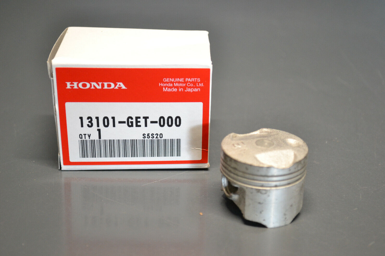 Honda genuine  CHF50 Scoopy  nps50 zoomer standard size piston pn 13101-get-000