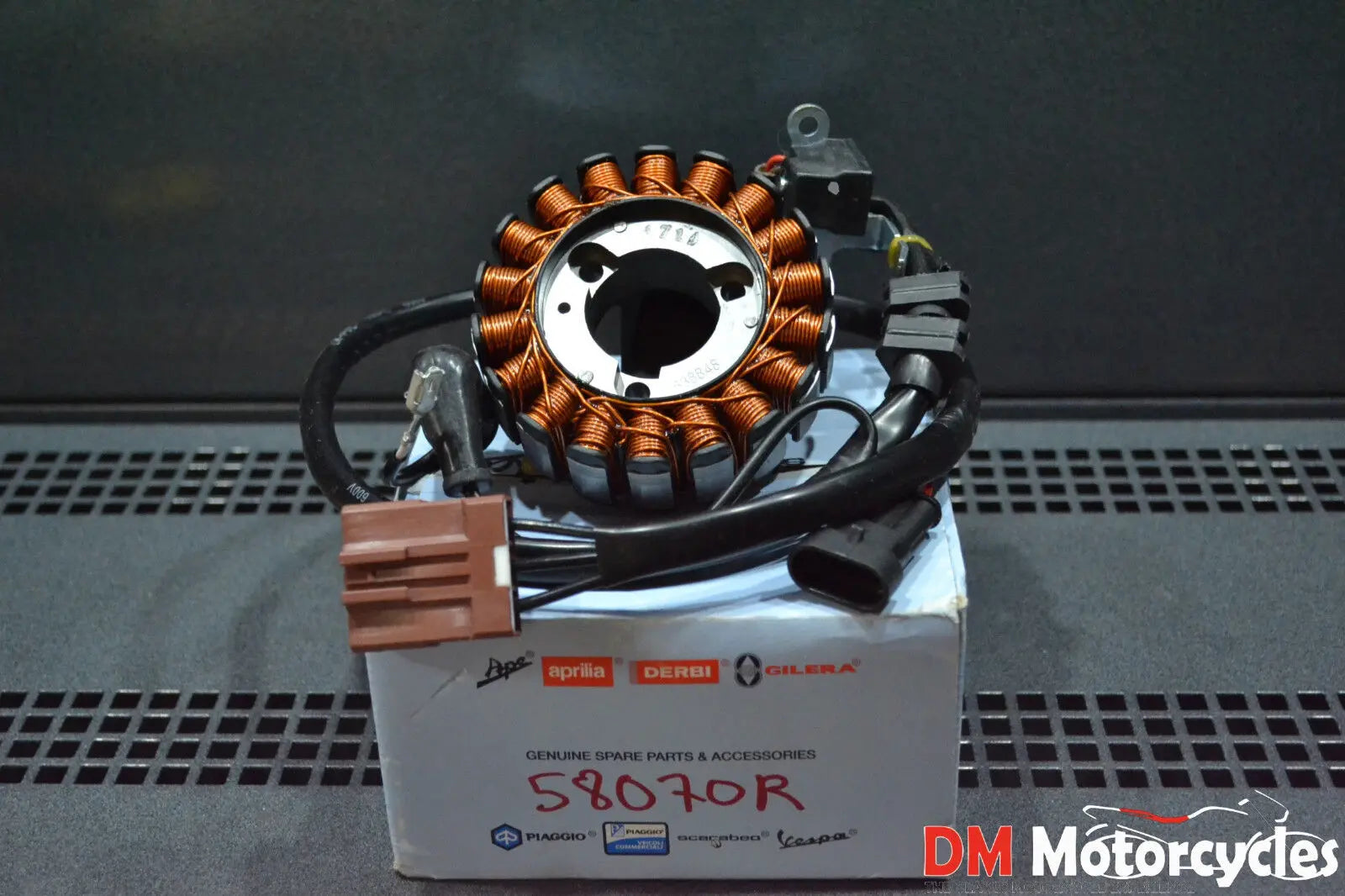 Piaggio genuine new gilera aprilia vespa derbi adiva stator generator pn 58070