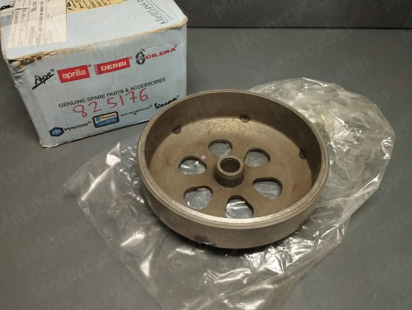 Piaggio genuine new beverly Cruiser 400 500 clutch drum pn 825176