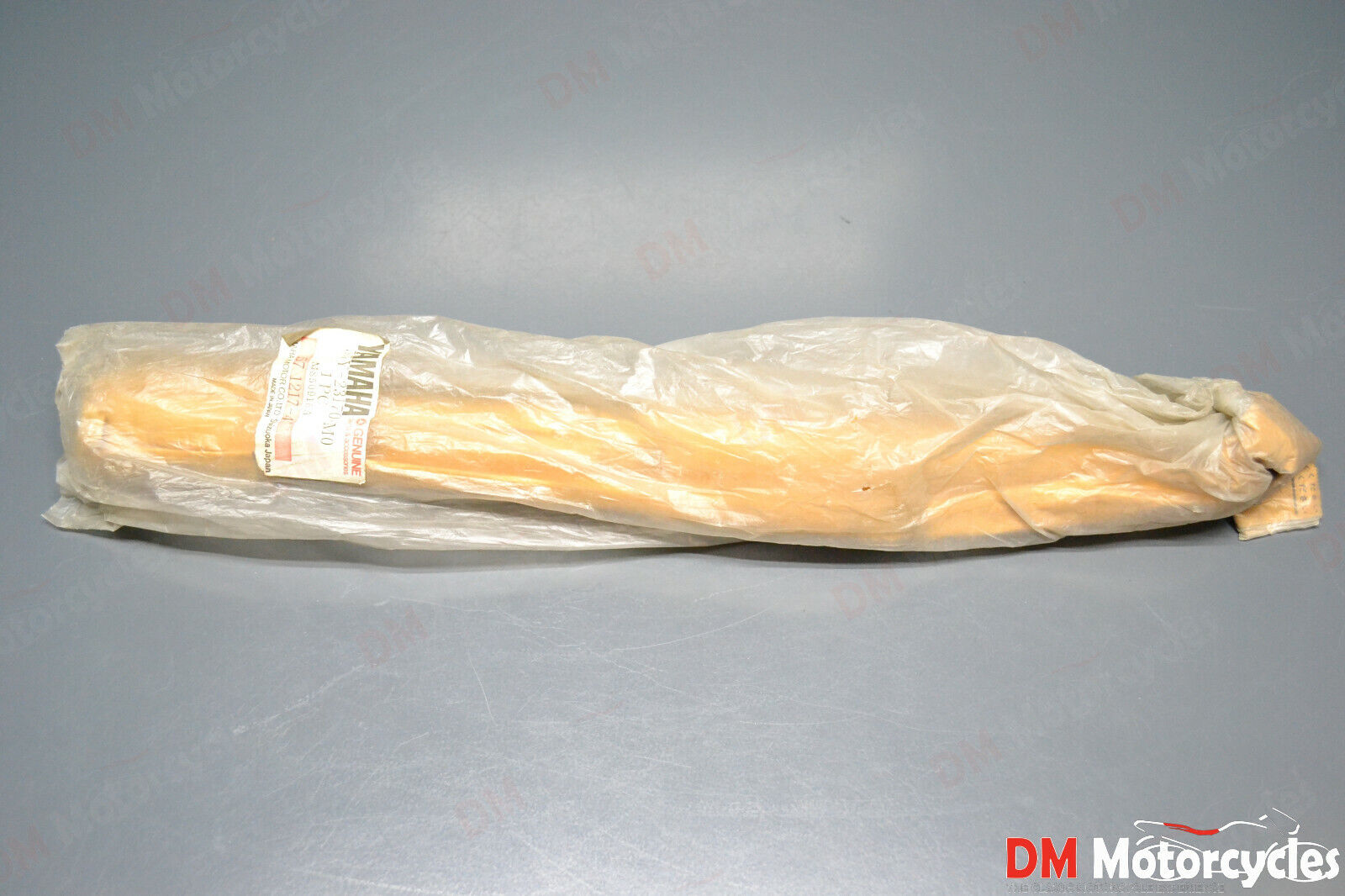 Yamaha genuine nos yz125 yz 125 1985 fork cylinder pump pn  55y-23170-m0