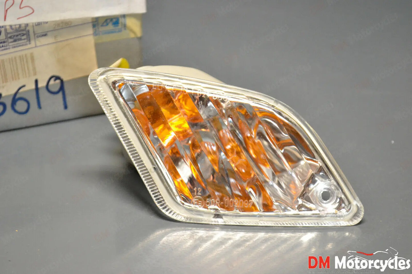 Piaggio genuine new vespa gt 200 rear left indicator turn signal pn 583619