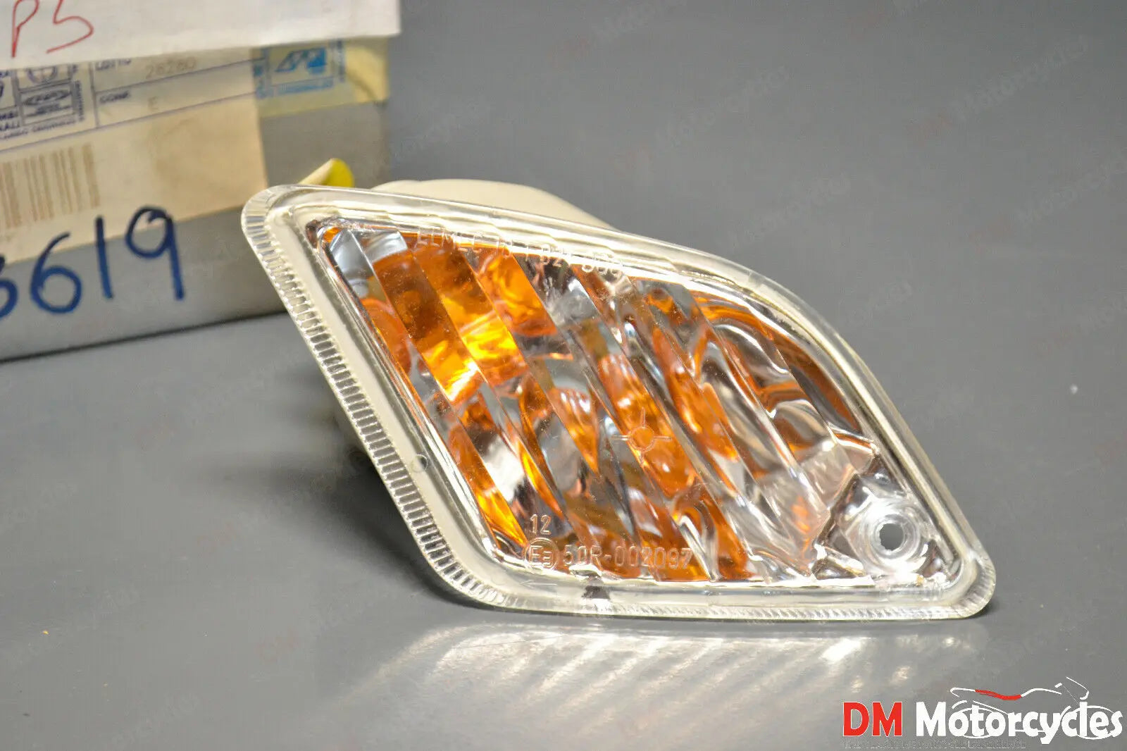 Piaggio genuine new vespa gt 200 rear left indicator turn signal pn 583619