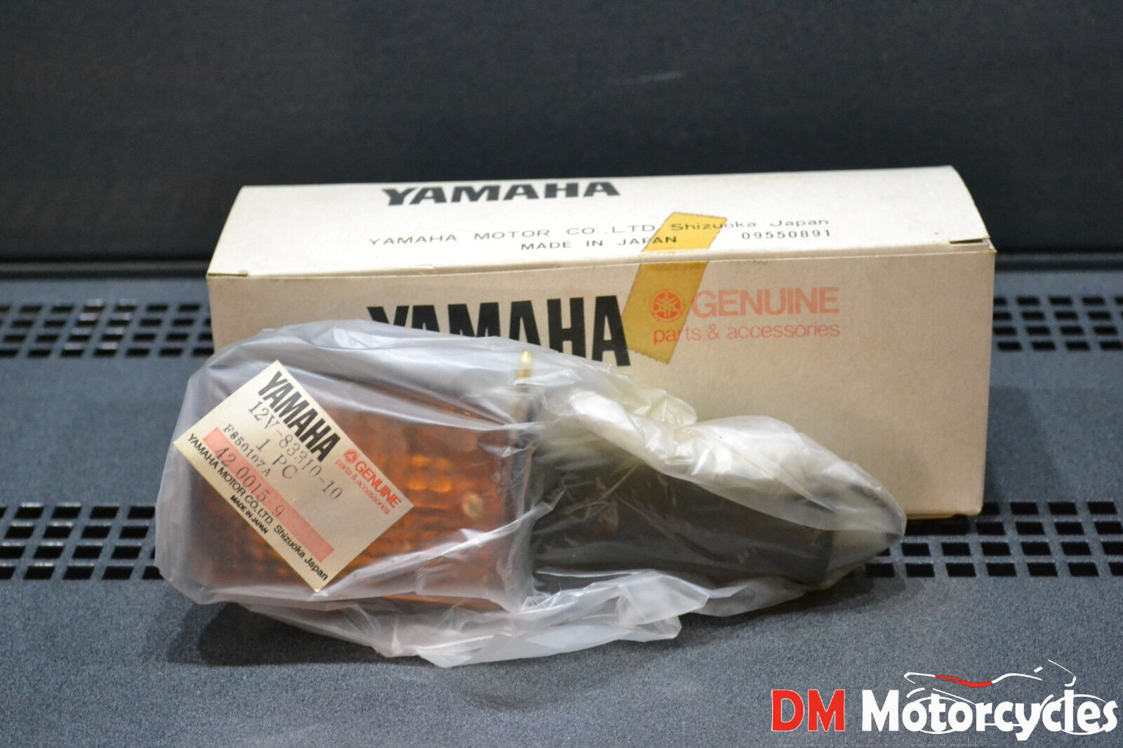 Yamaha genuine nos dt rd xt fz front indicator turn signal pn 12v-83310-10