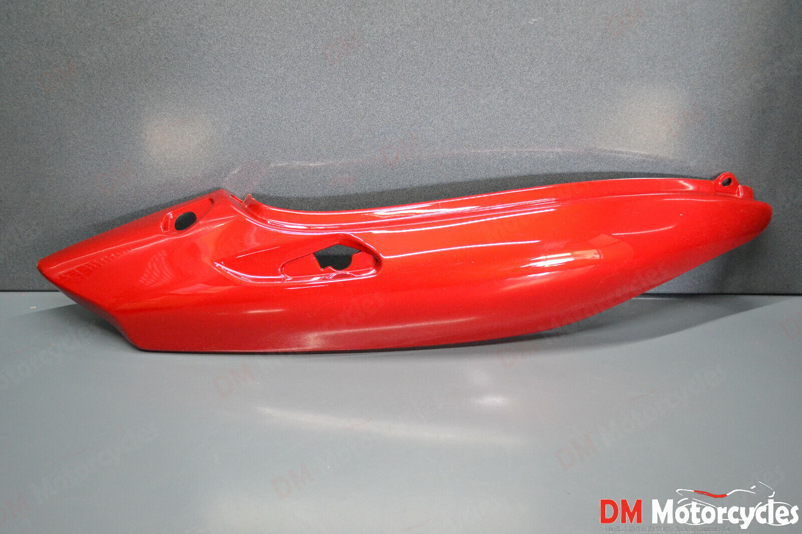 Yamaha genuine new tdm850 tdm 850 right tail side cowling pn  4tx-2472k-00-p2