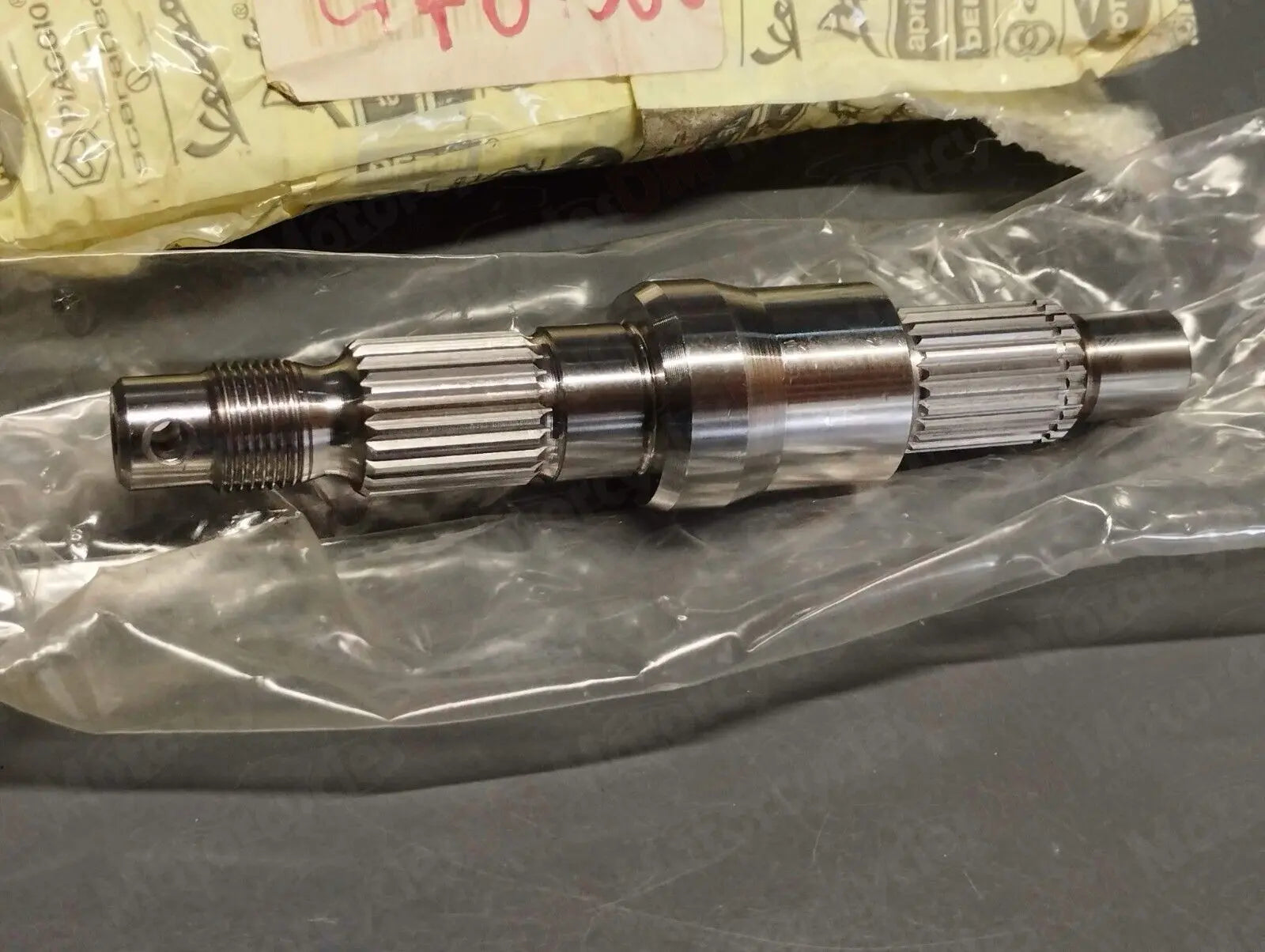 Piaggio genuine new vespa et4 sfera skipper hexagon 125 wheel shaft pn 4781566
