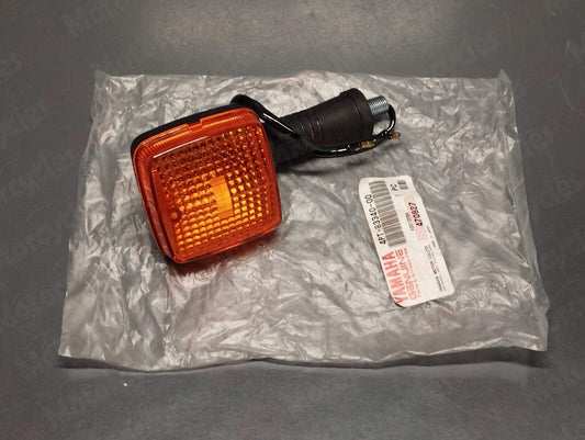 Yamaha oem new xt 500 600 95-02 sr 125 96 97 right rear turn signal 4pt-83340-00