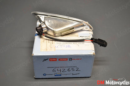 Piaggio vespa primavera genuine new rear left turn signal pn 642652