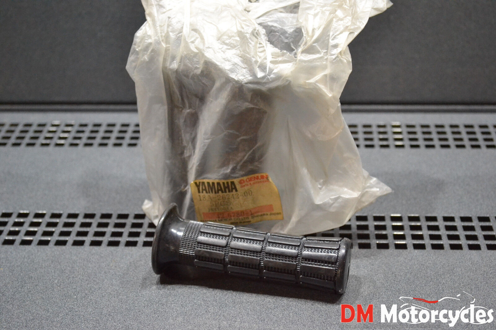 Yamaha genuine nos v50 v80 mate right throttle grip pn 18a-26243-00
