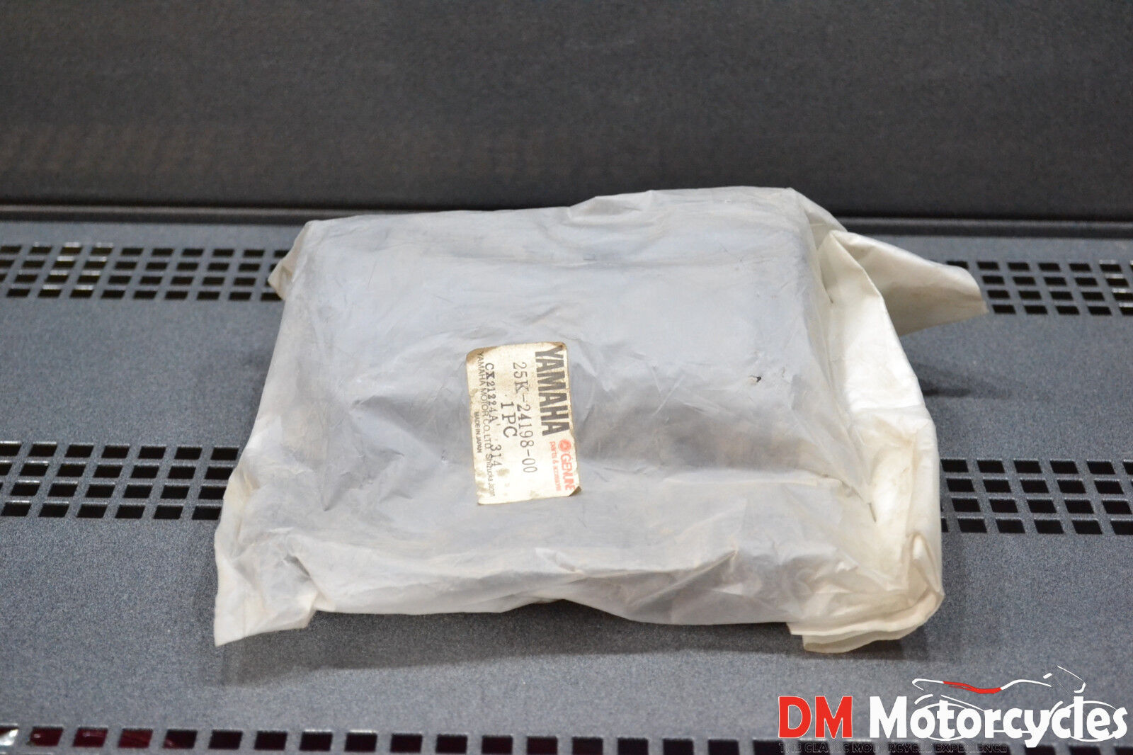 Yamaha genuine nos passol 2 toolbox rubber pn 25k-24198-00