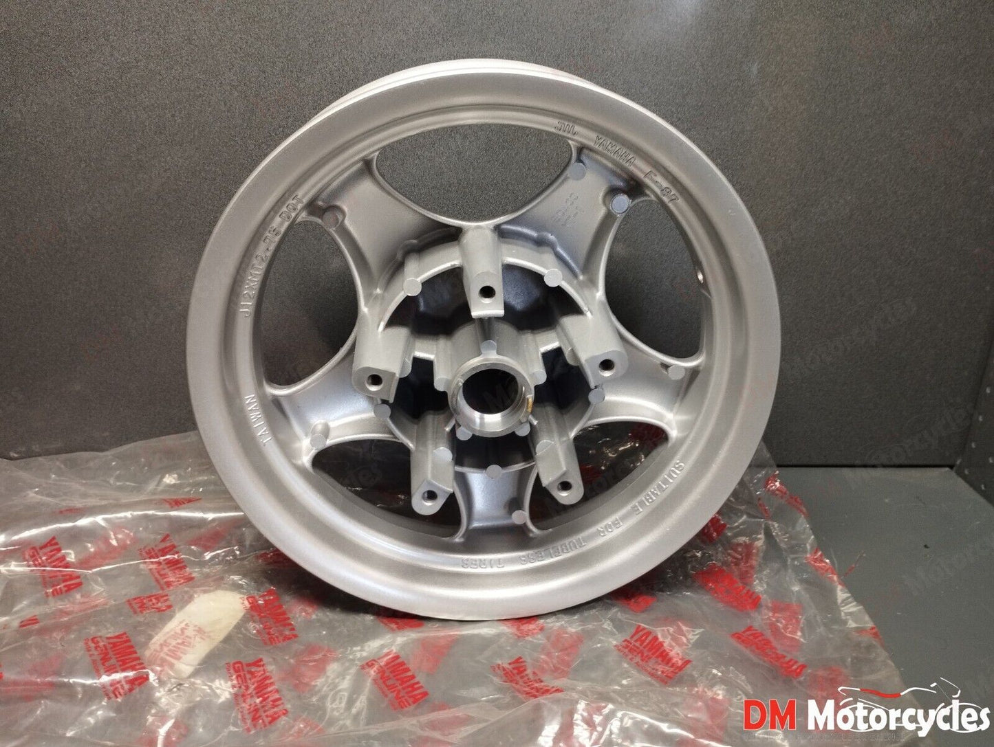 Yamaha genuine new YP125 Majesty 125 front wheel rim pn 5ca-f5168-00-1v
