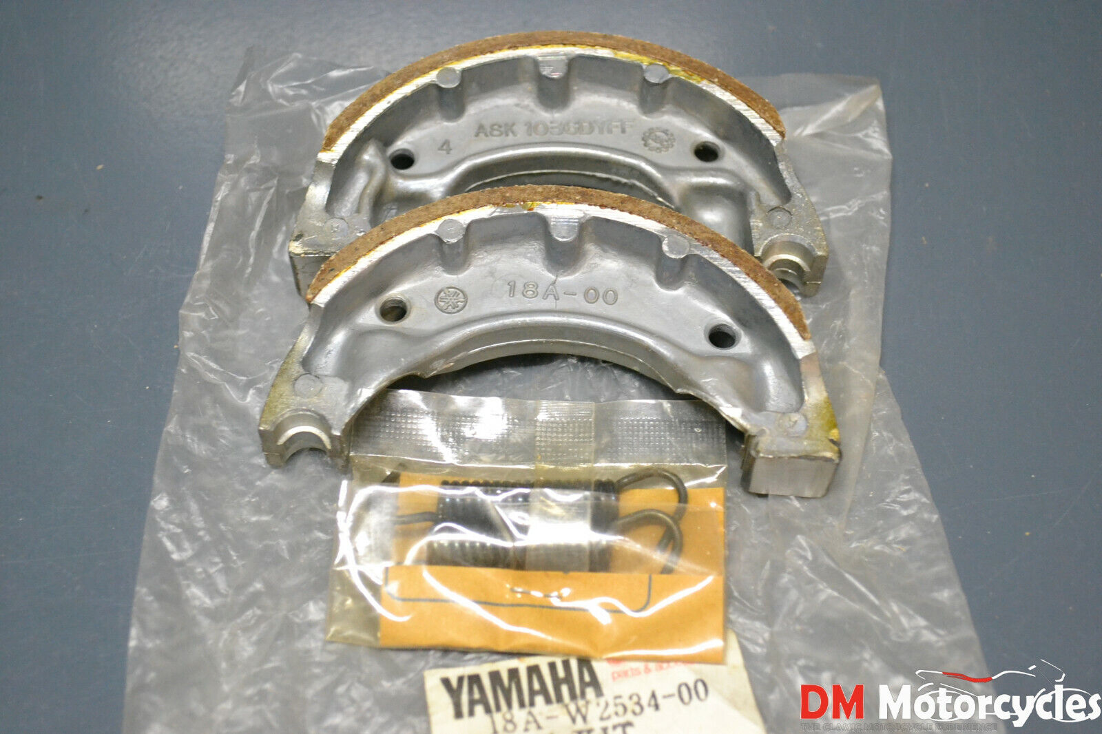 Yamaha genuine nos dt50 enduro pw80 93 - 91 rear brake shoes kit pn 18a-w2534-00