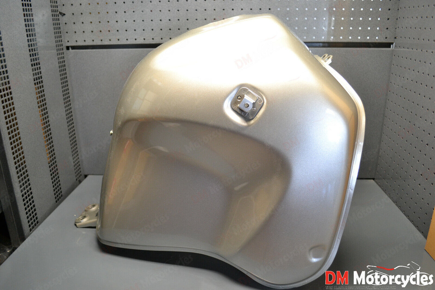 Honda genuine new Varadero XL1000 2011 fuel petrol tank pn 17520-mbt-s60za