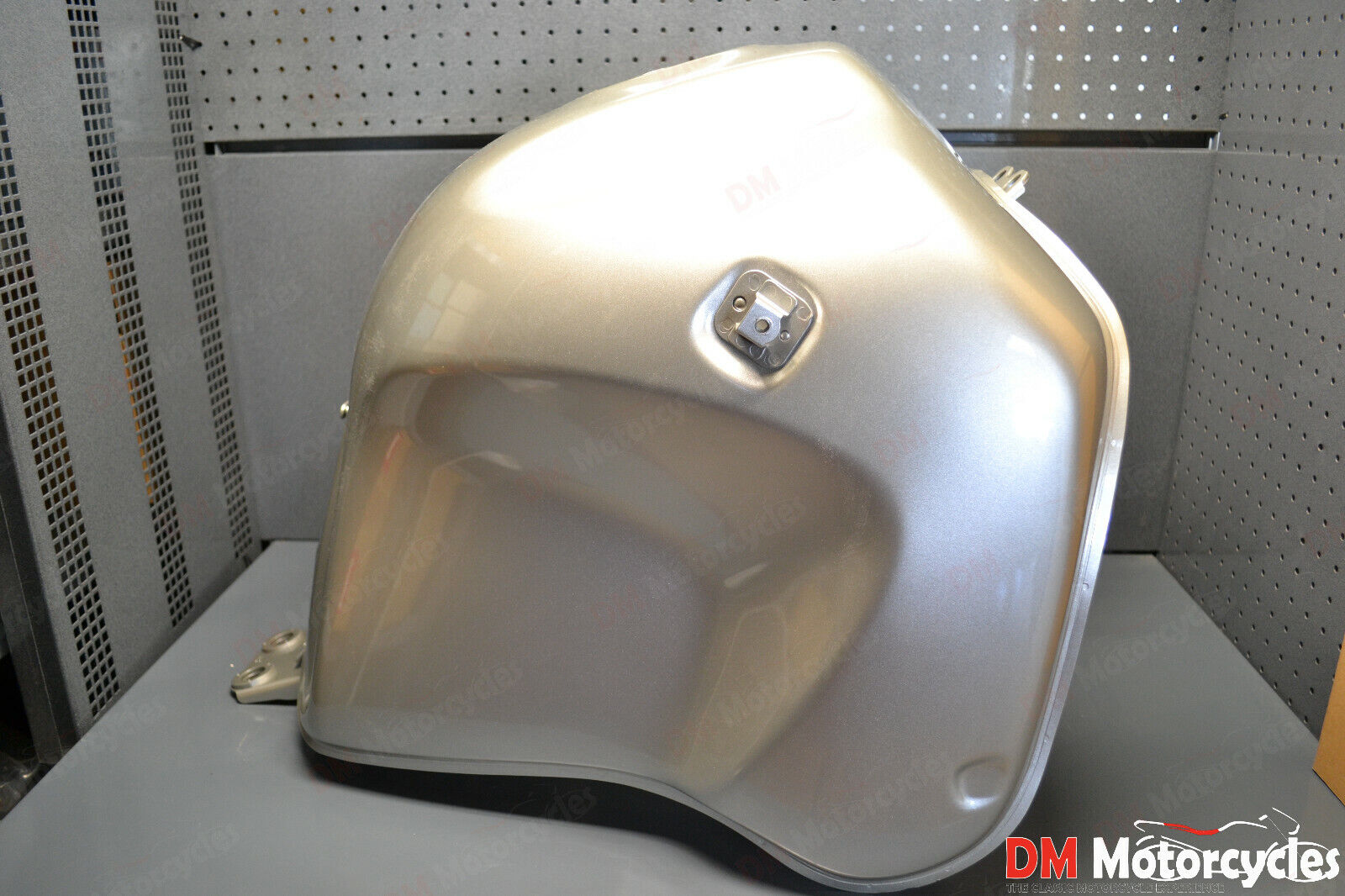 Honda genuine new Varadero XL1000 2011 fuel petrol tank pn 17520-mbt-s60za