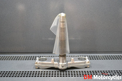 Yamaha genuine nos xt350 xt 350 85 - 00 steering under bracket pn 55v-23340-00