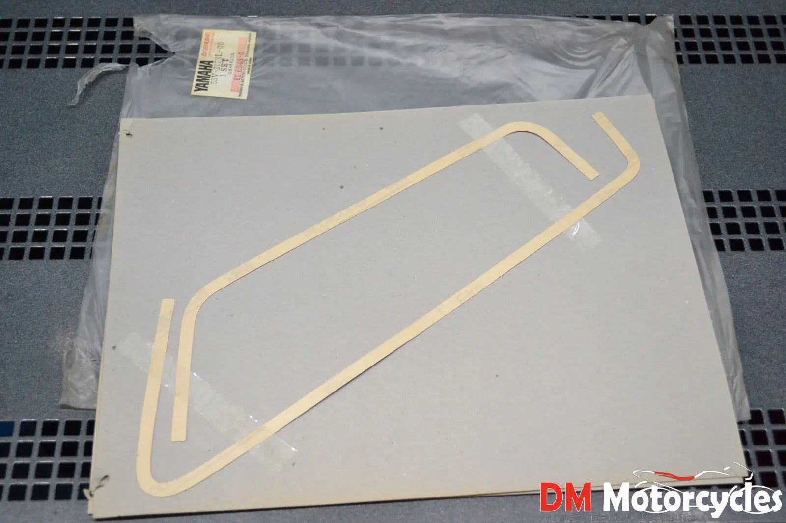 Yamaha genuine nos xt250 xt350 1986 left side cover decal red pn 55v-2173l-00