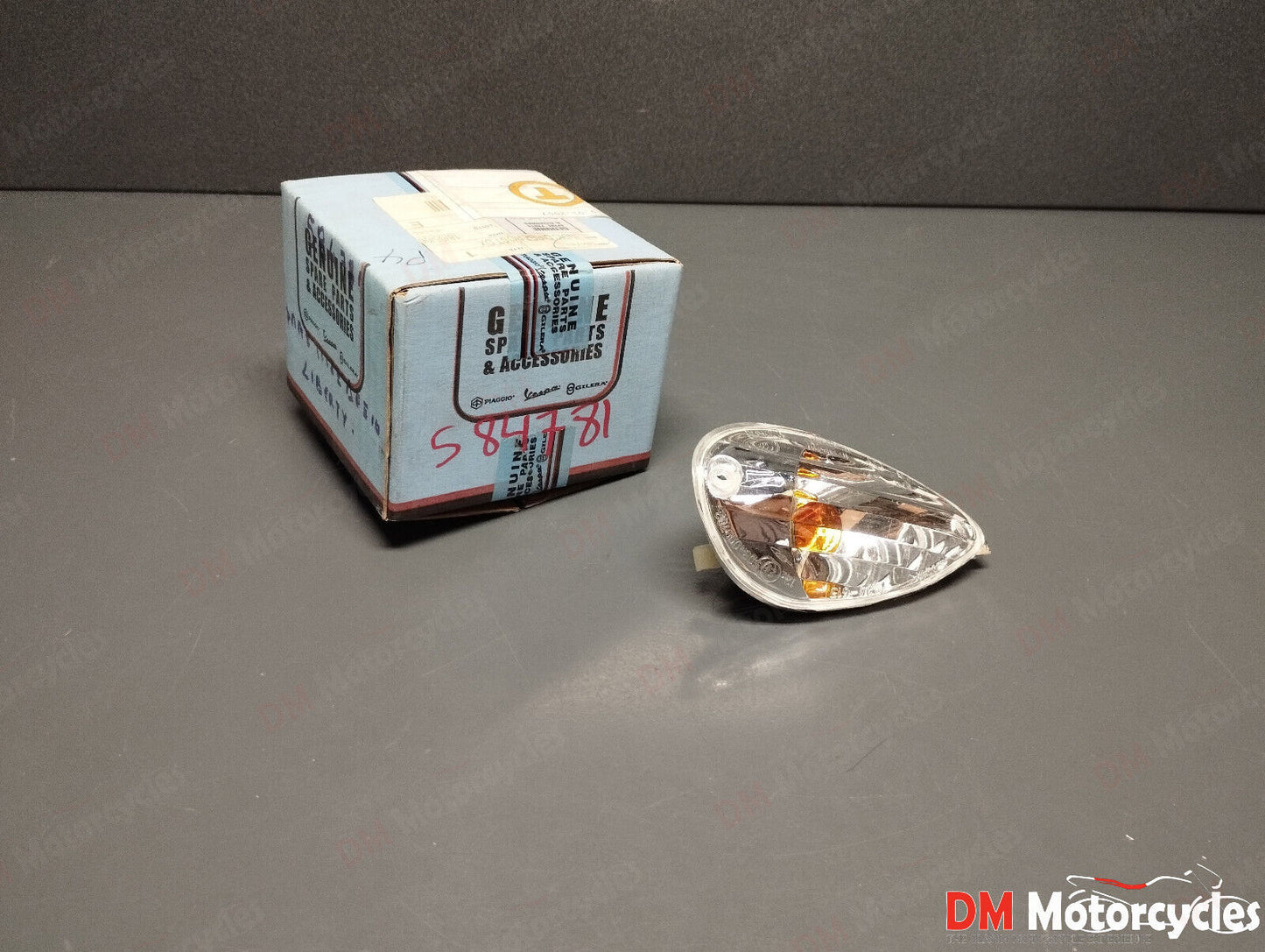 Piaggio genuine new liberty 50 125 200 04 4t right rear turn signal pn 584781