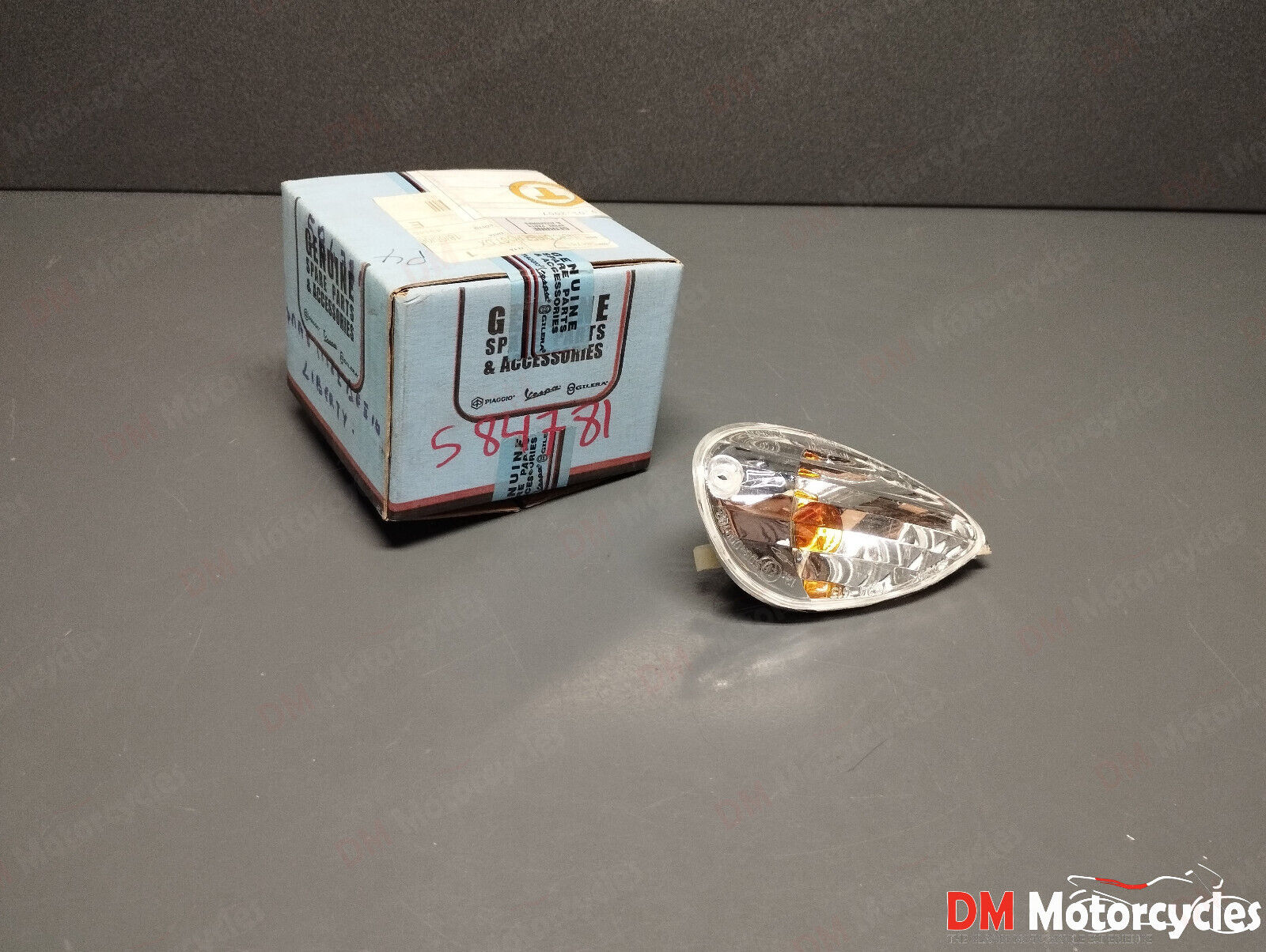 Piaggio genuine new liberty 50 125 200 04 4t right rear turn signal pn 584781