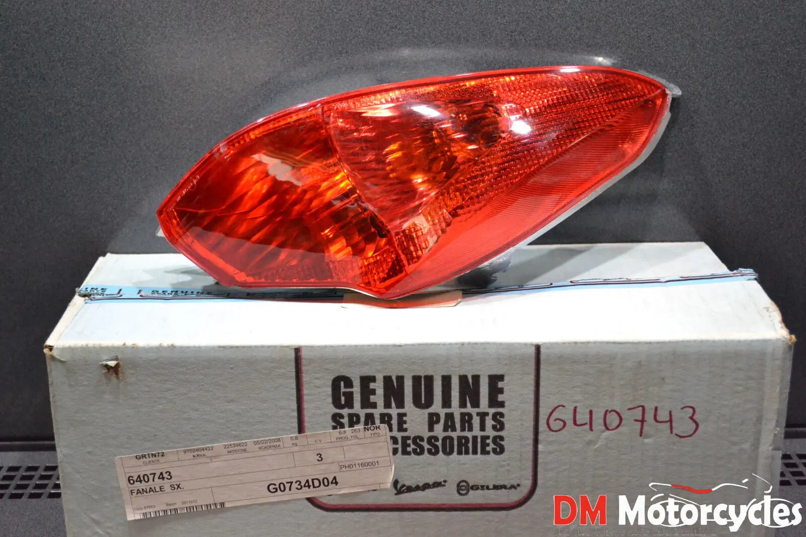 Piaggio genuine new x7 125 250 left tail brake light pn 640743