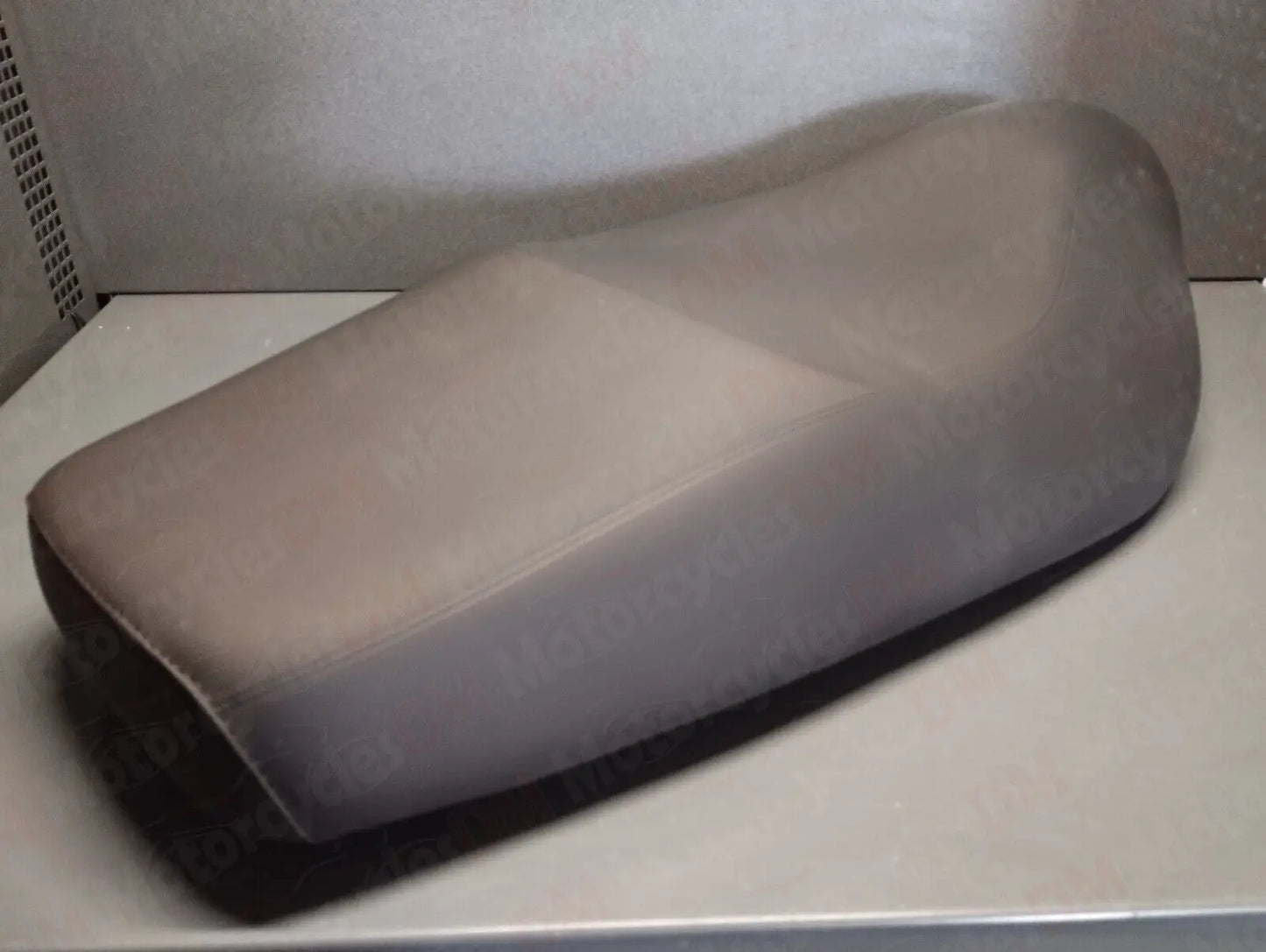 Piaggio genuine new Gilera Runner 2003 - 2005 seat saddle pn 577886