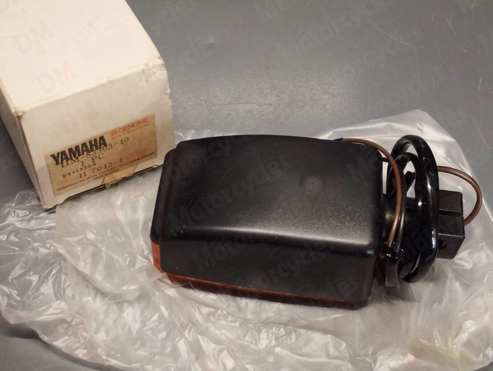 Yamaha genuine new fj 1100 1984 85 left rear turn signal pn 11m-83303-40