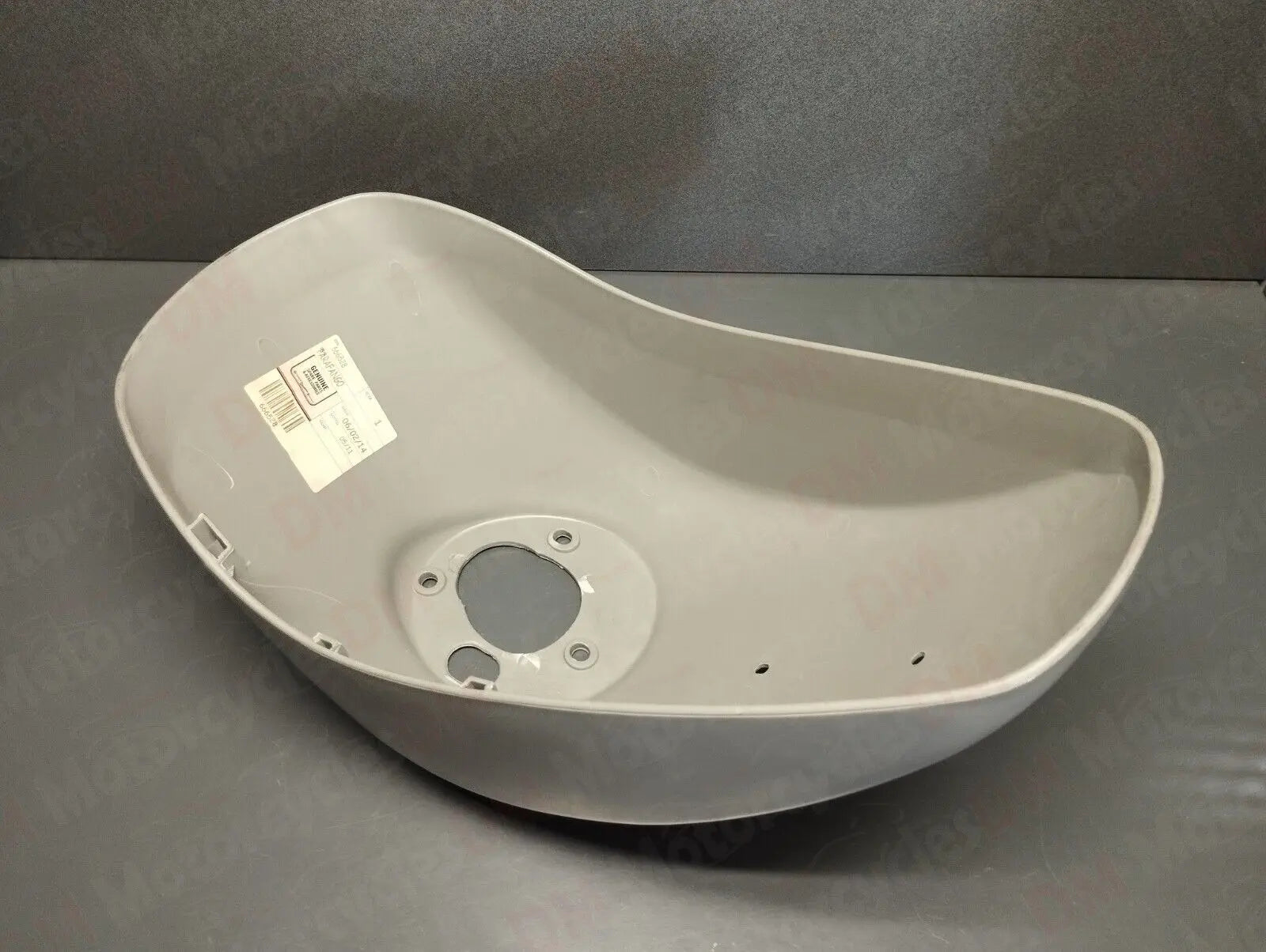 Piaggio genuine new Vespa LX 50 125 150 front fender Unpainted pn 666528