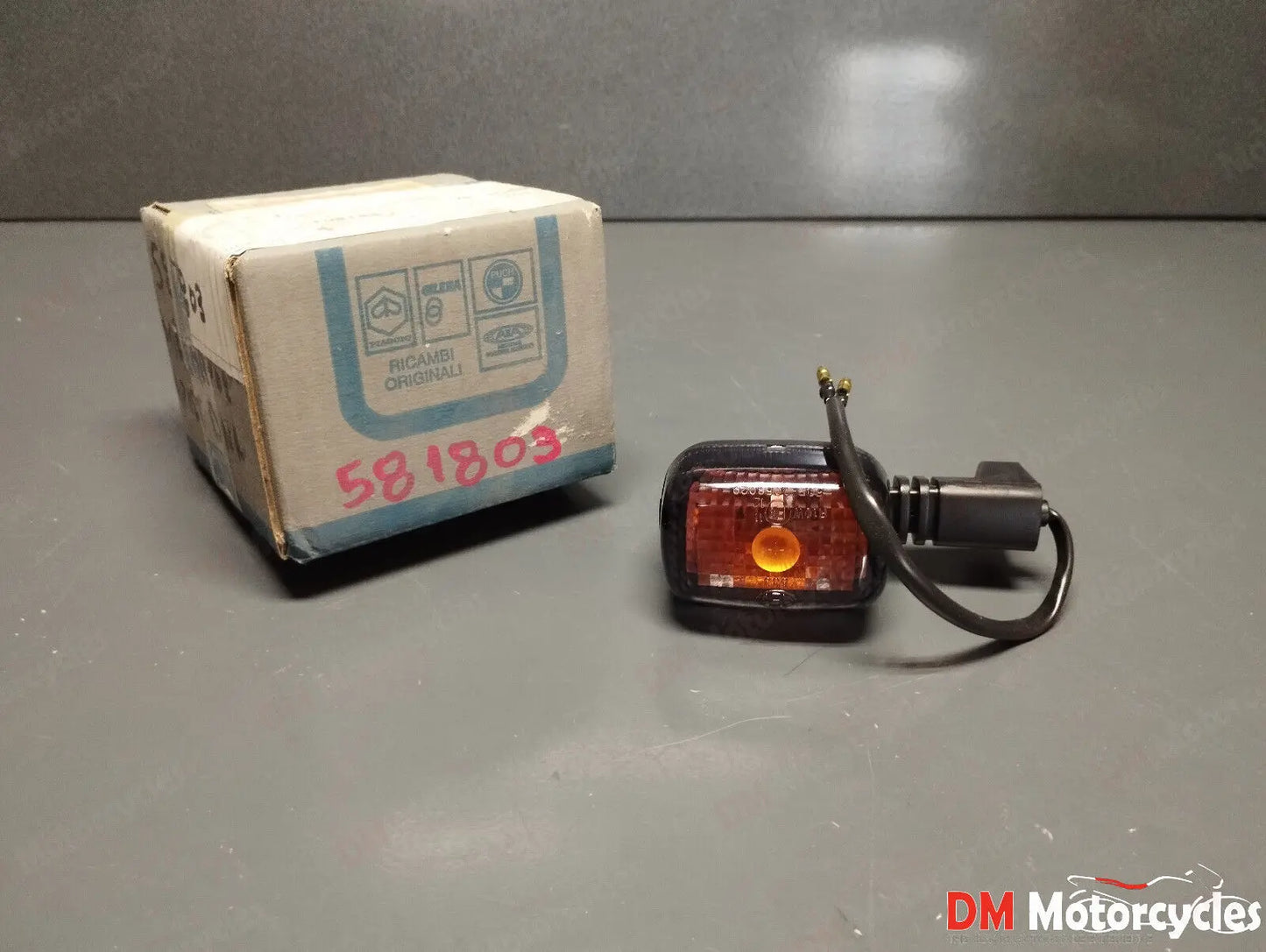 Piaggio genuine new gilera dna 50 125 front left indicator pn 581803