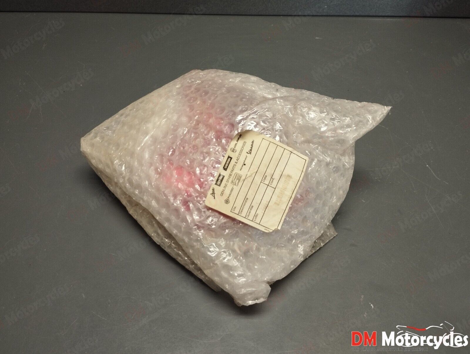 Piaggio genuine new vespa lx lxv s 50 - 150 tail light pn 638646