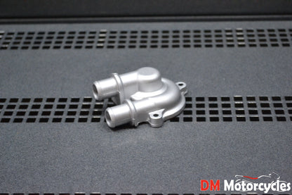 Yamaha genuine new yq50 aerox 2002 - 2009 water pump housing pn 5br-e2422-00