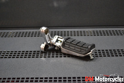 Yamaha genuine new fz750p fz 750 police foot peg pn 2kw-27420-10