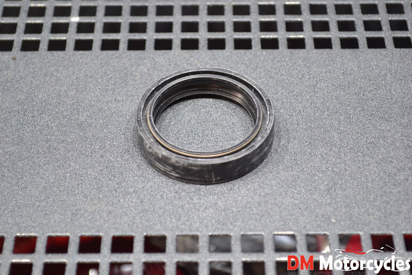 Yamaha genuine nos xt600 xt 600 84 - 92 fork oil seal pn 34l-23145-00