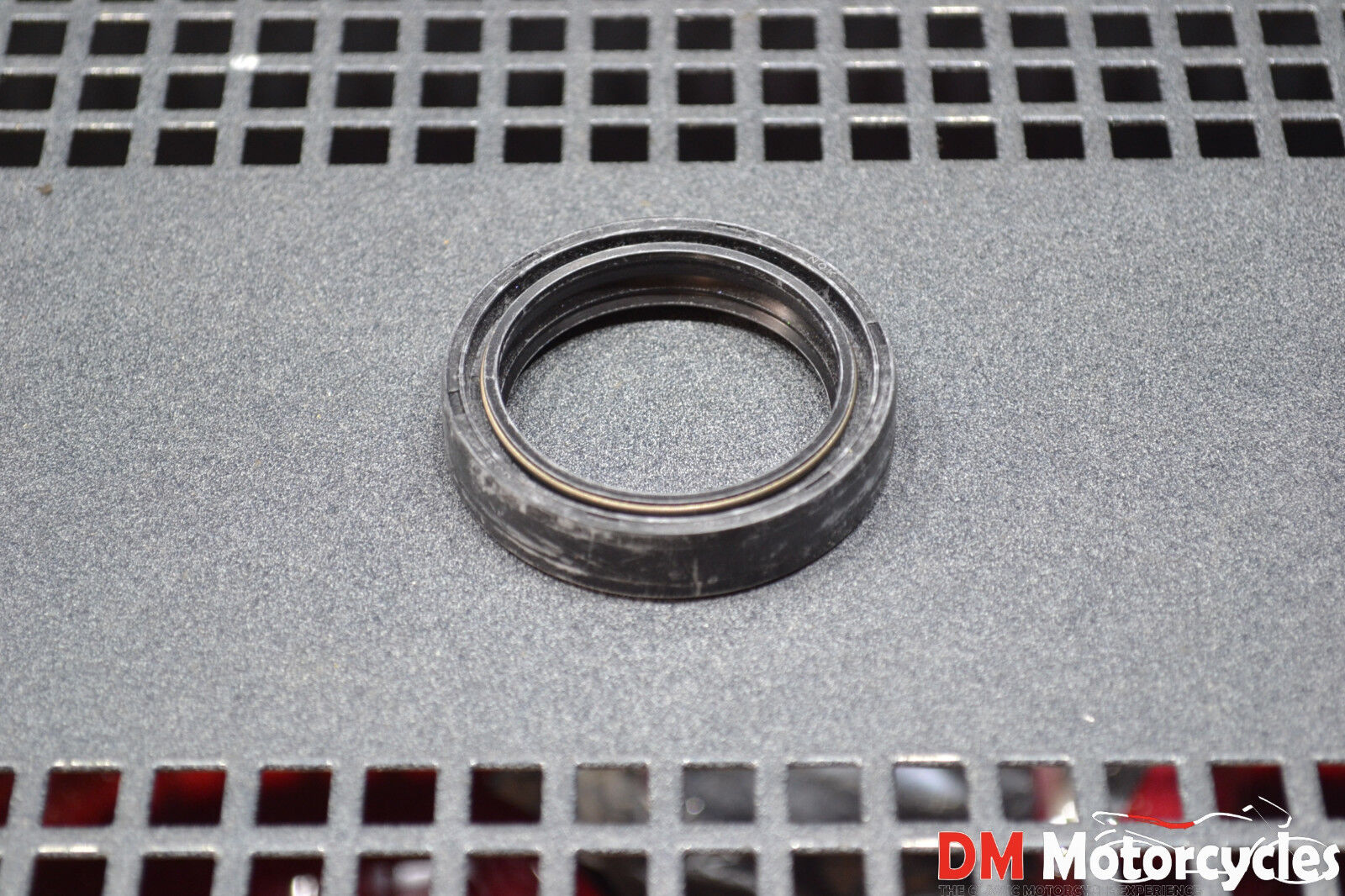 Yamaha genuine nos xt600 xt 600 84 - 92 fork oil seal pn 34l-23145-00