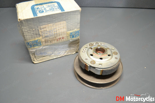 Piaggio genuine new Vespa et2 nrg zip pulley clutch pn cm100401