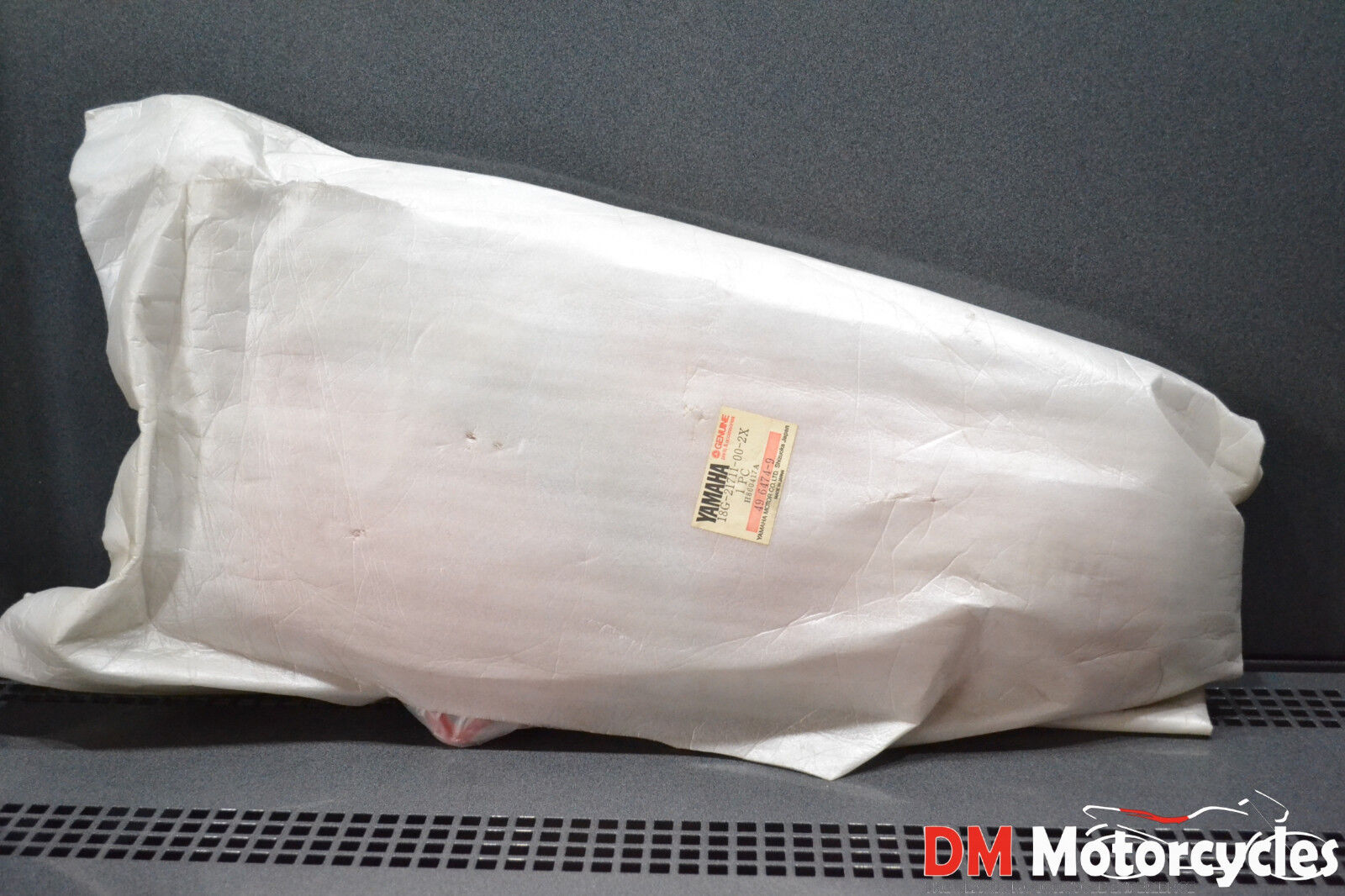 Yamaha genuine nos dt175 dt 175 1991 left side cover panel pn 18g-21711-00-2x