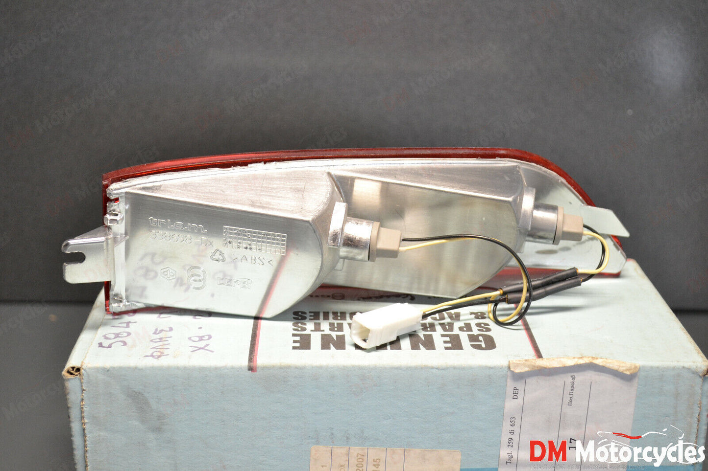 Piaggio genuine new x8 125 250 right rear indicator turn signal pn 584268