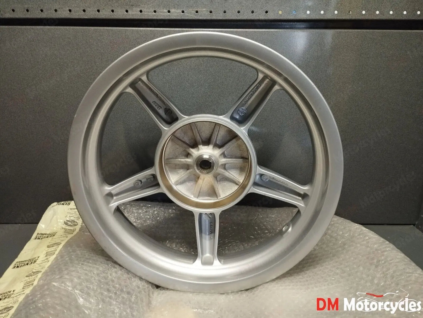 Piaggio genuine new liberty 50 - 200 leader RST rear wheel rim pn 56368r