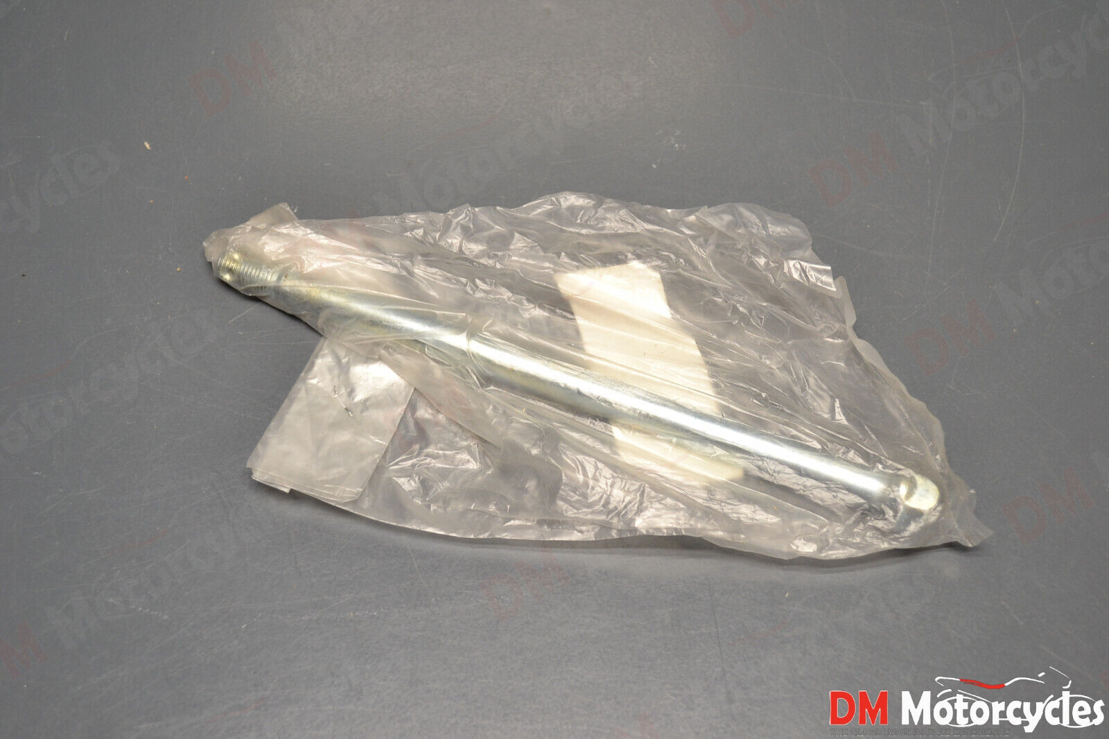 Yamaha genuine new dt mx 175 it dt xt 125 yz 100 front wheel axle 353-25381-00
