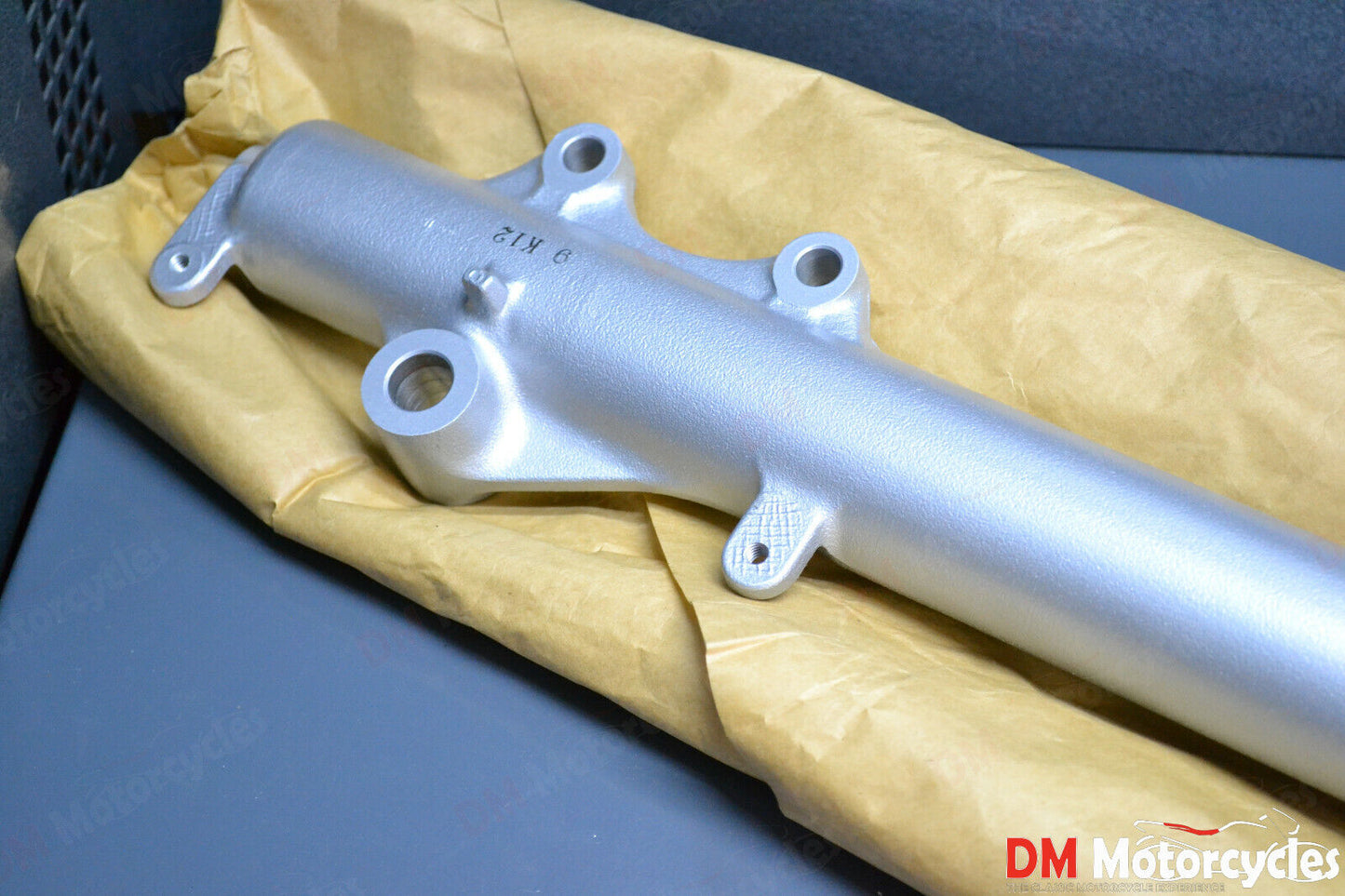 Yamaha genuine new XT225 Serrow 2000 left fork assy pn 3rw-23102-70