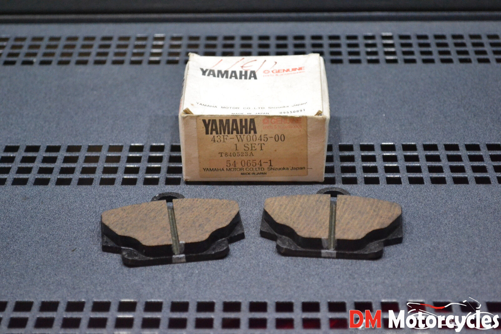 Yamaha genuine nos rd350 rz350 1984 front brake pad kit pn 43f-w0045-00
