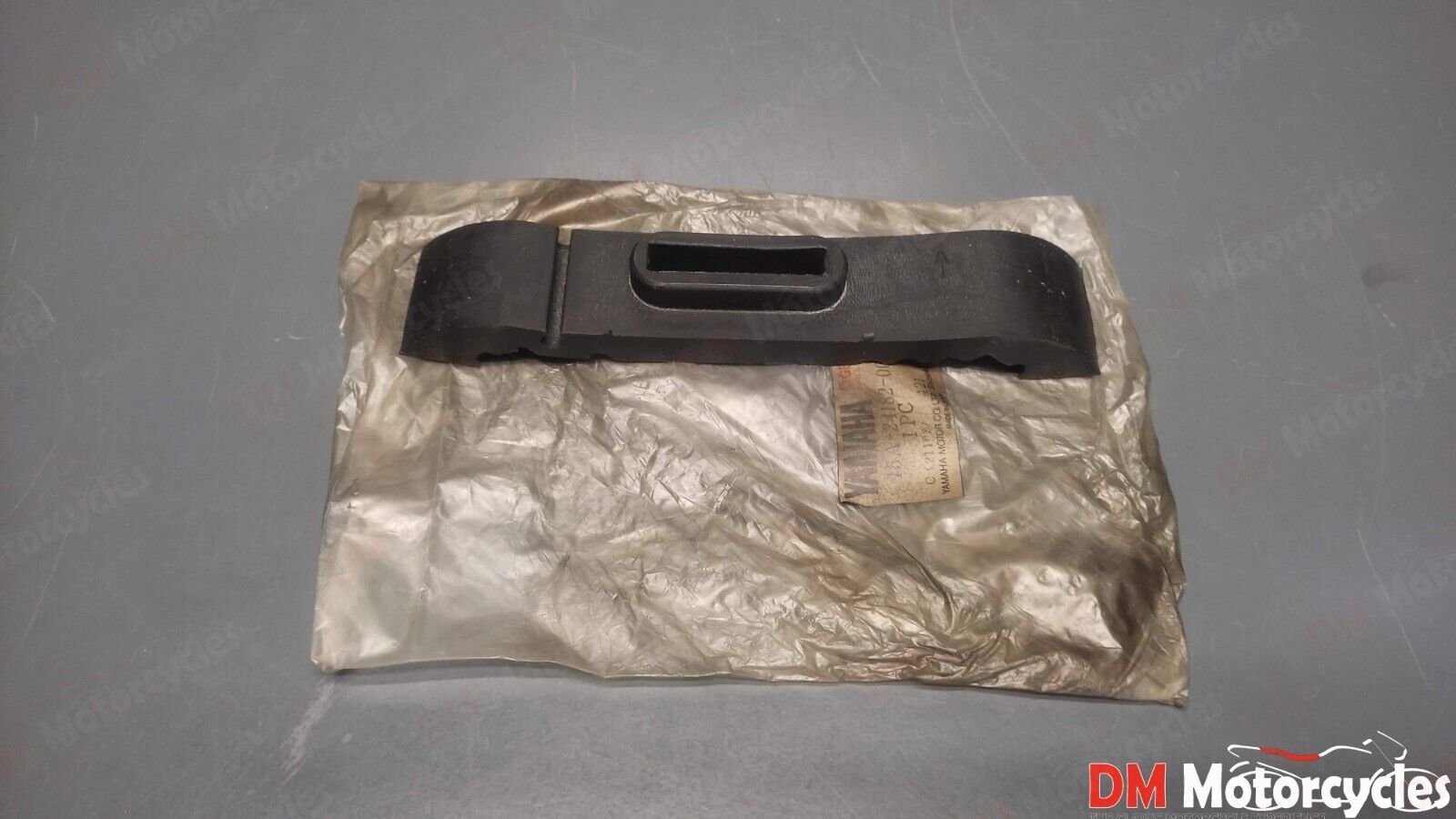 Yamaha genuine nos xt550 xt125 xt250 fuel tank damper pn 15a-24182-00