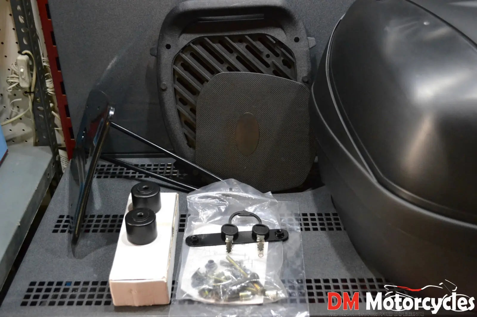 Piaggio genuine new x7 44 litre top case box kit pn 656254