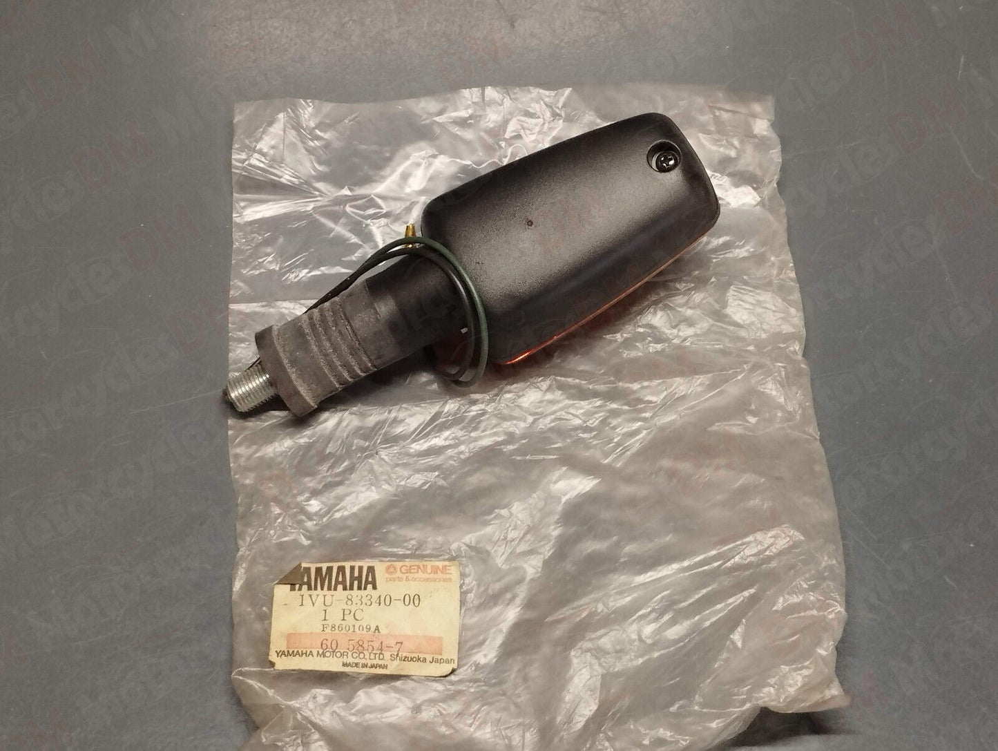 Yamaha genuine new fz 750 rd 350 srx 600 rear right turn signal pn 1vu-83340-00