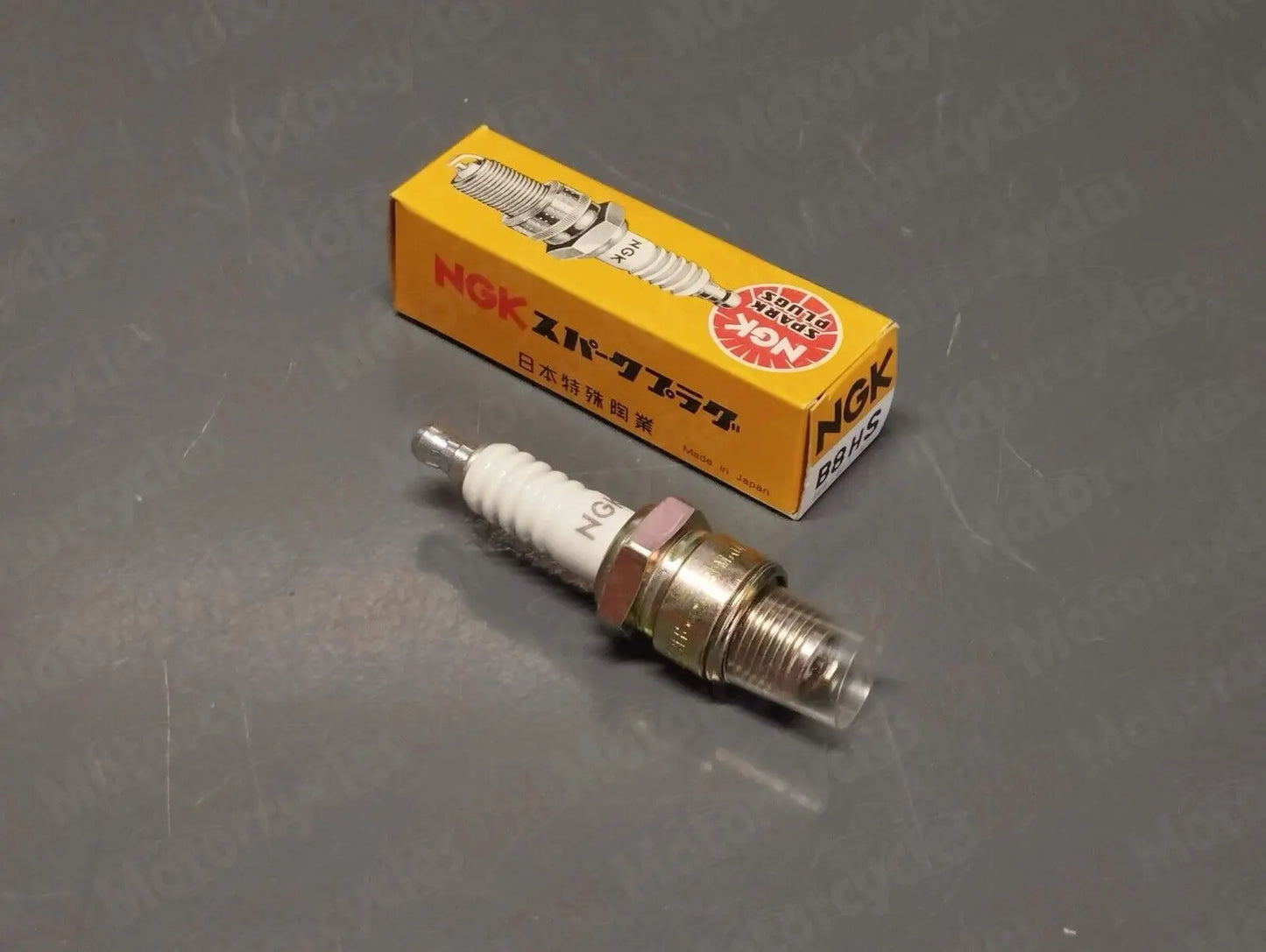 New NGK B8HS Spark Plug x1