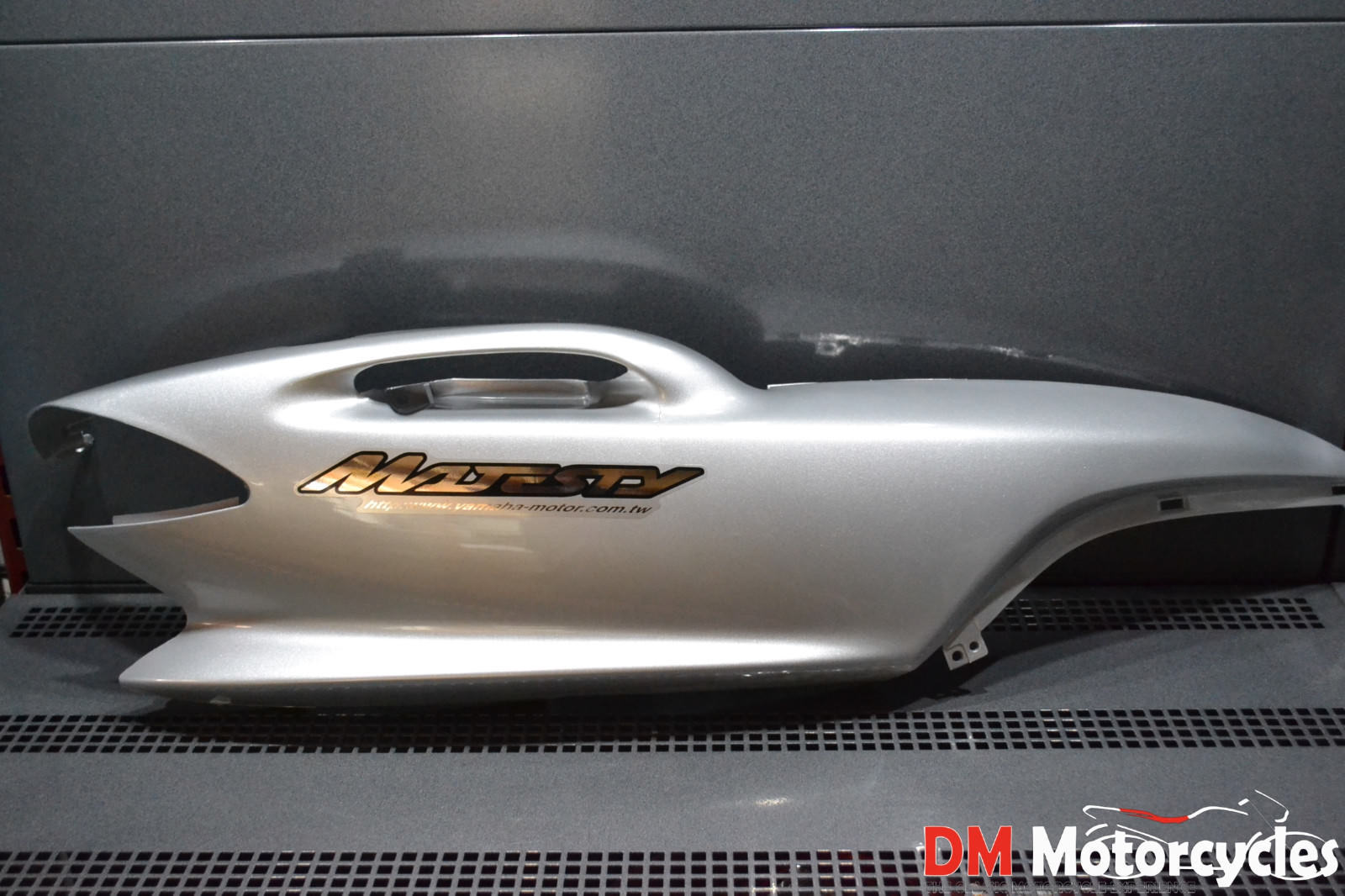 Yamaha genuine new yp125 yp 125 majesty 2009 rh side panel pn 5ca-x2172-30-1v