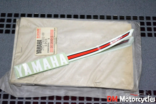 Yamaha genuine nos v80 v 80 mate left side decal pn 2y3-24162-00