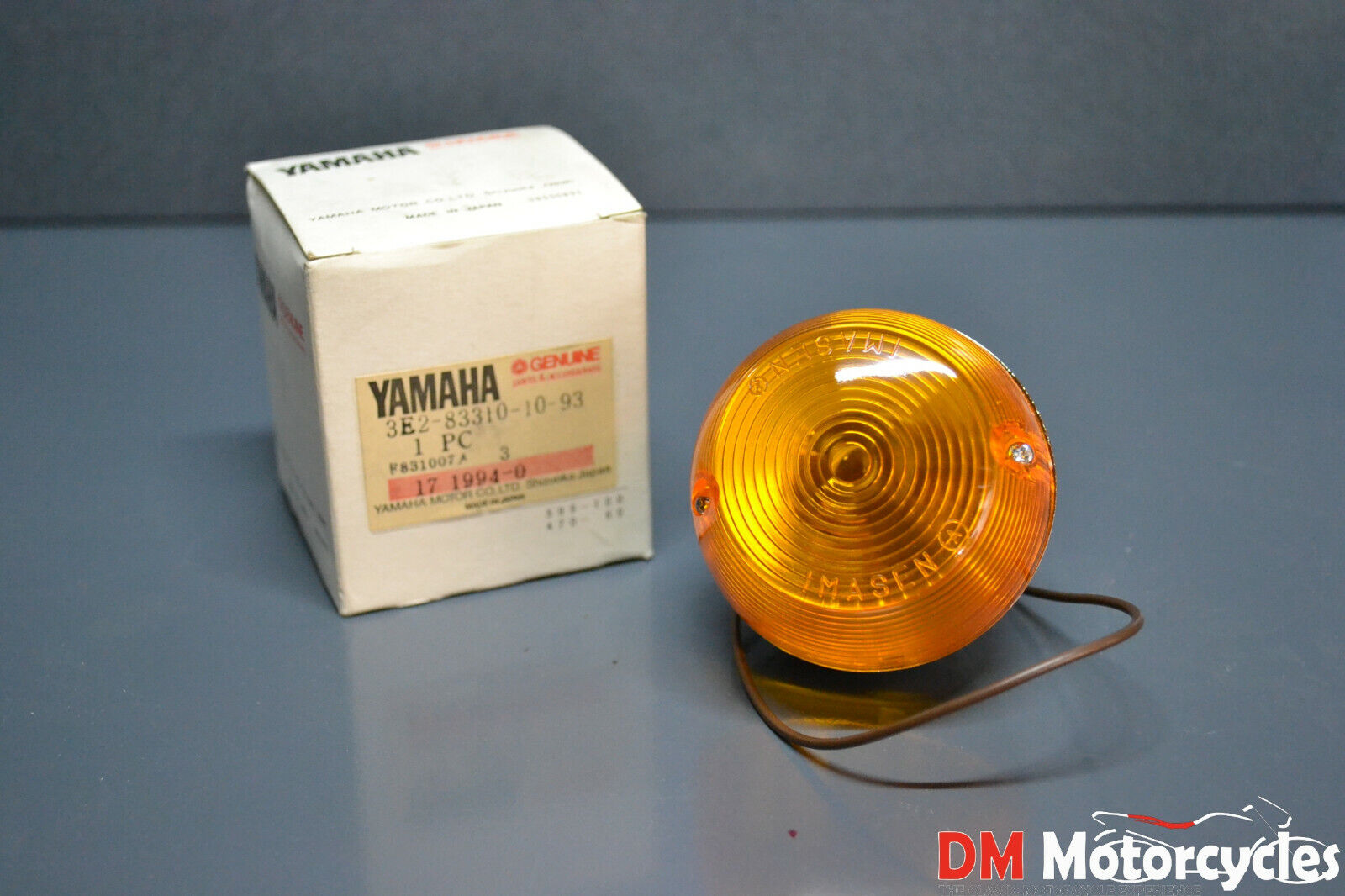 Yamaha genuine nos v50 mate 50 front turn signal indicator signal pn 3e2-83310-10-93