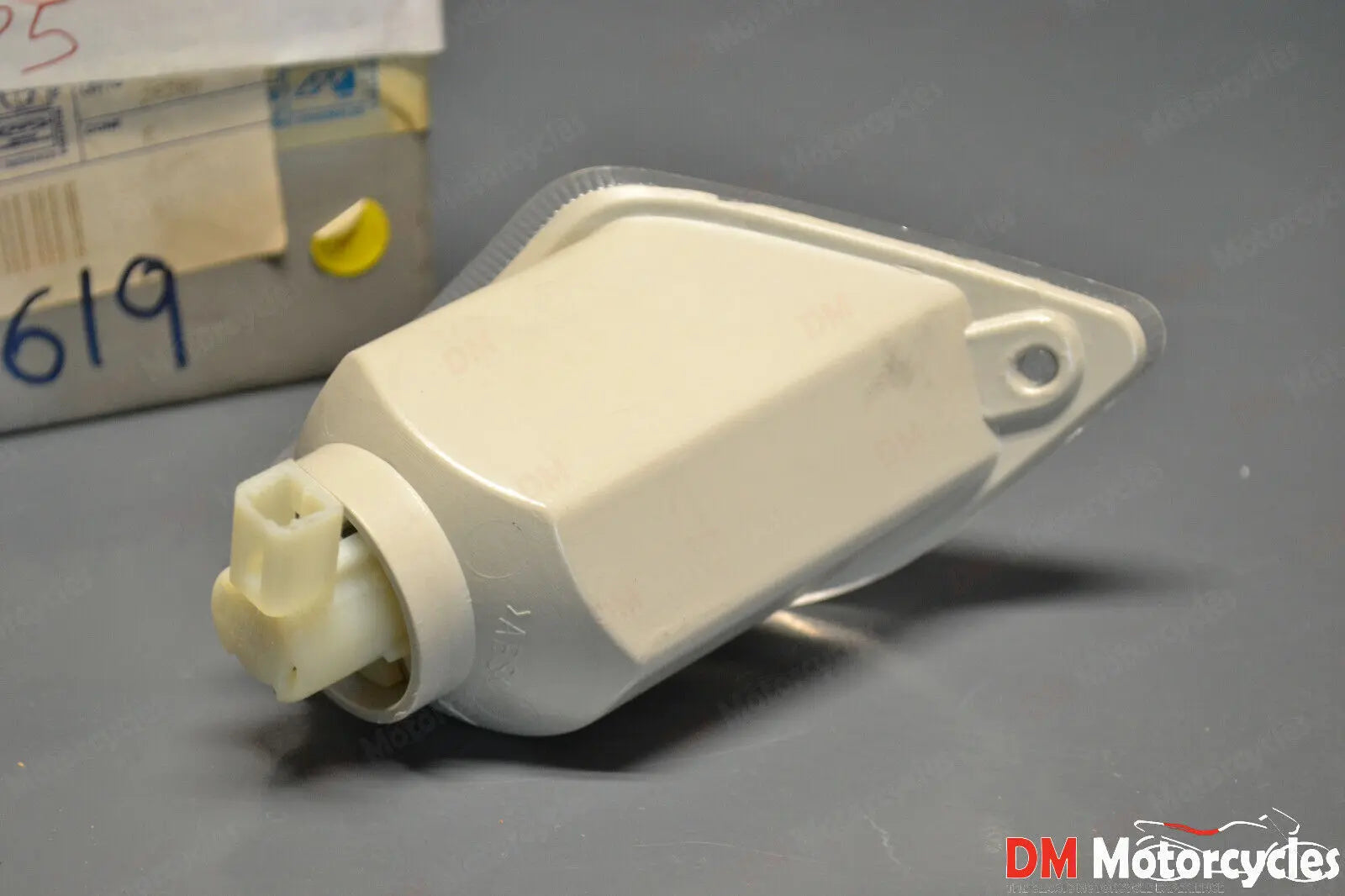 Piaggio genuine new vespa gt 200 rear left indicator turn signal pn 583619