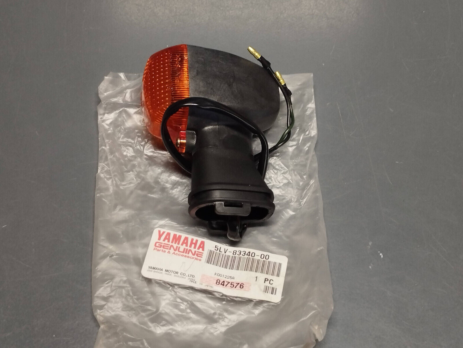 Yamaha genuine new fzs 1000 fazer 2001-05 right rear turn signal pn 5lv-83340-00