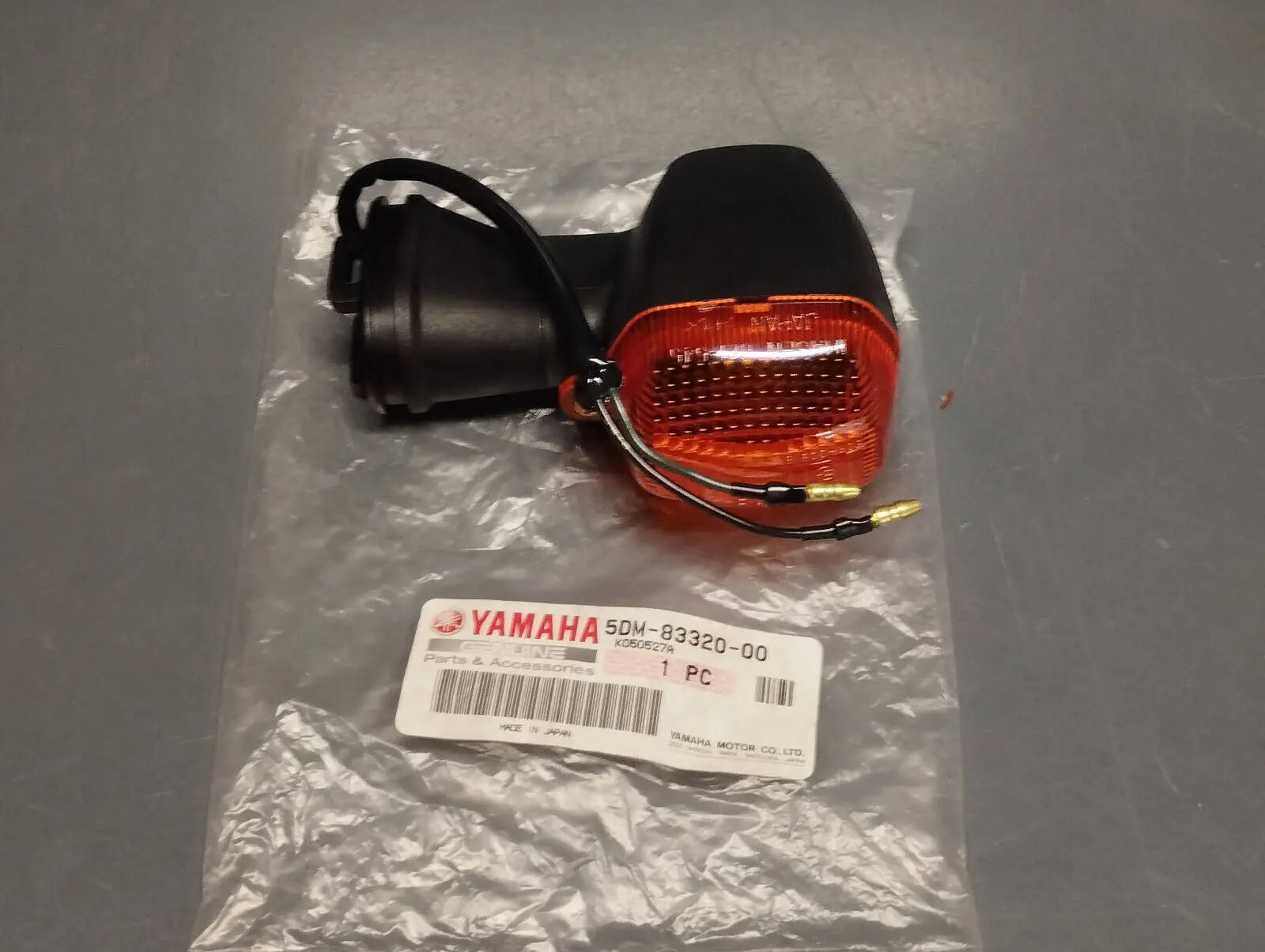 Yamaha genuine new fjr 1300 fzs 1000 600 right front turn signal pn 5dm-83320-00