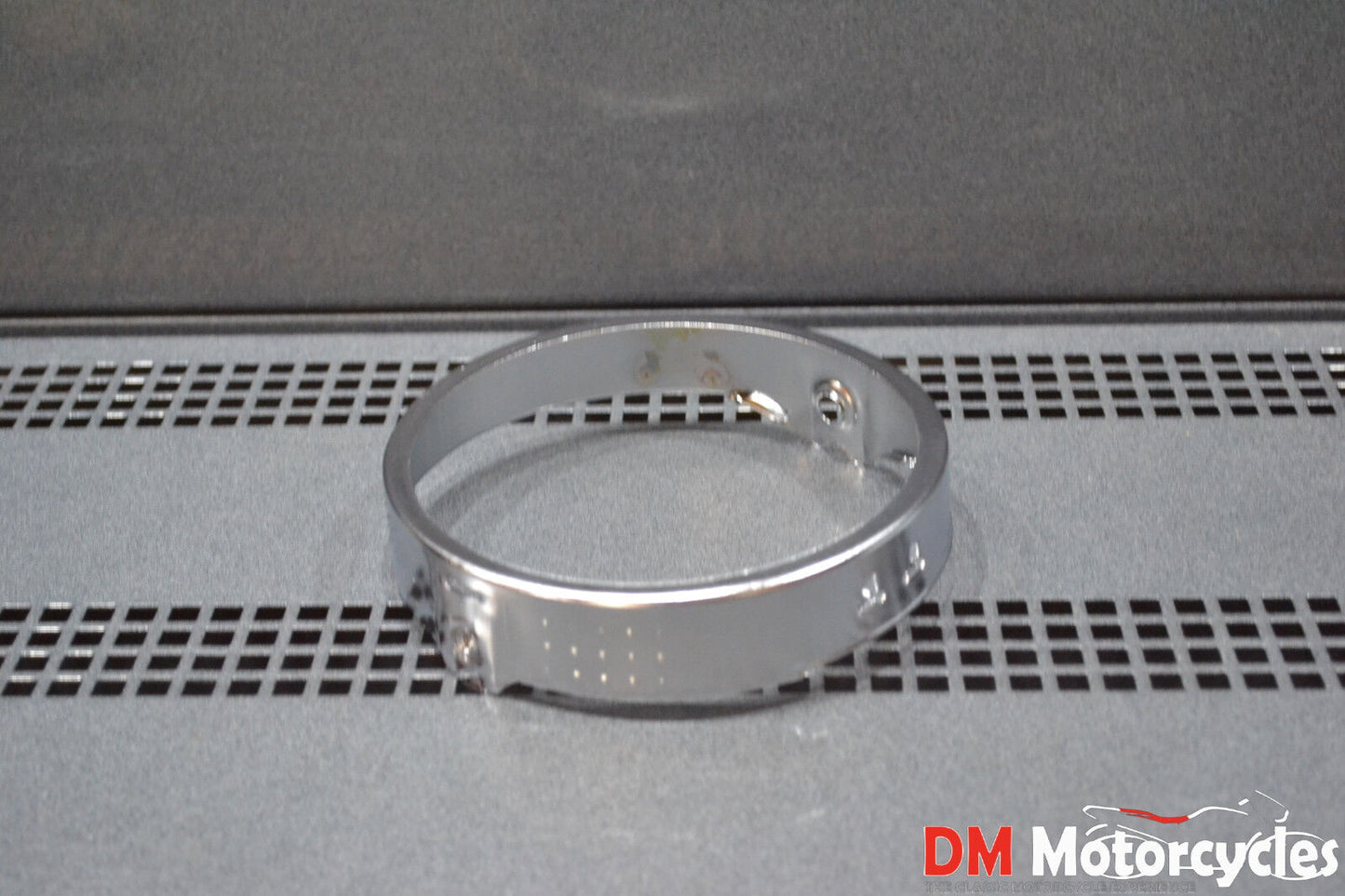 Yamaha genuine nos dt gt 80 1977 - 1983 headlight retaining ring pn 1m1-84195-61